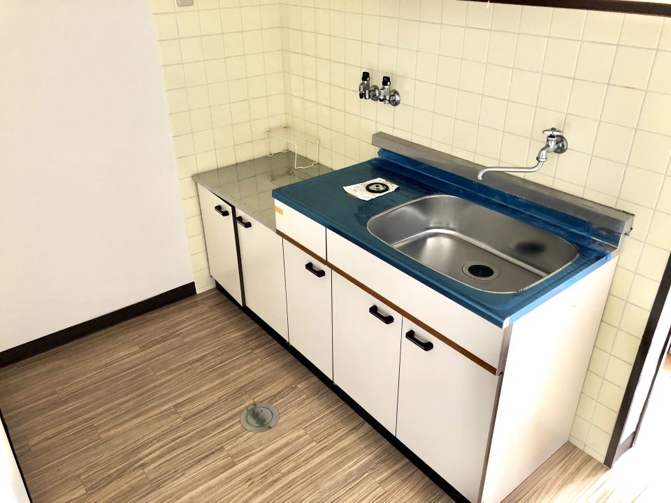 キッチン　玄関から見た室内です