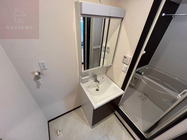 洗面設備　シンプルで使いやすいトイレです