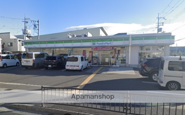 コンビニ　ファミリーマート川西久代店（コンビニ）まで666m