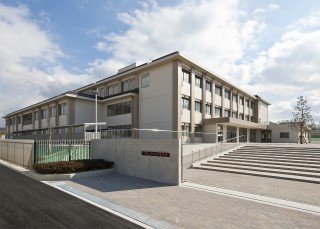 小学校　木津川市立城山台小学校（小学校）まで407m