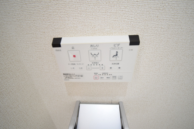 トイレ　温水洗浄便座の操作パネル付き