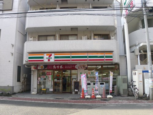 コンビニ　セブンイレブン 北区岸町1丁目店（コンビニ）まで104m