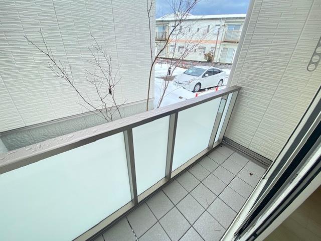 バルコニー　同タイプの別部屋の写真です。