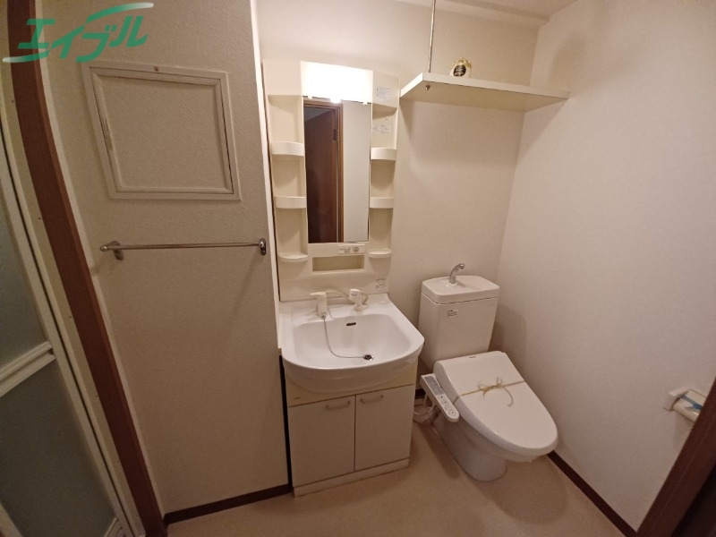 洗面設備　別部屋参考写真です