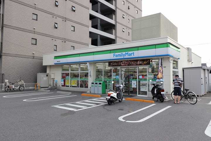 コンビニ　ファミリーマート（コンビニ）まで655m