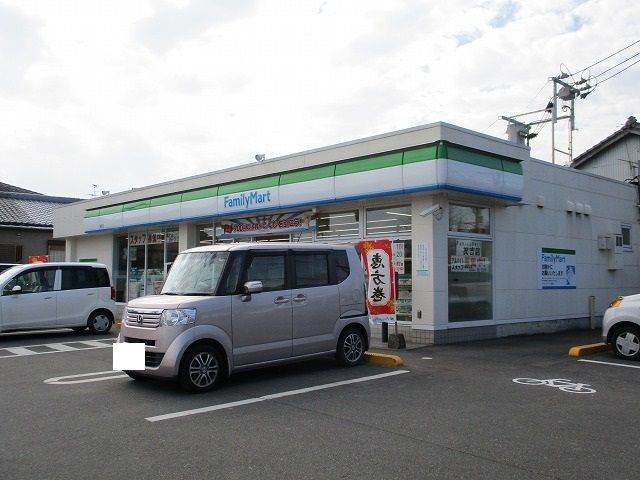 コンビニ　ファミリーマート祝吉店（コンビニ）まで550m