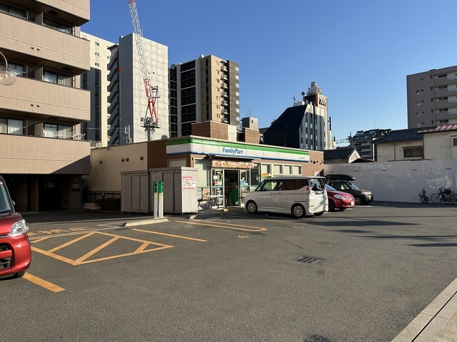 コンビニ　ファミリーマート八王子寺町店（コンビニ）まで273m