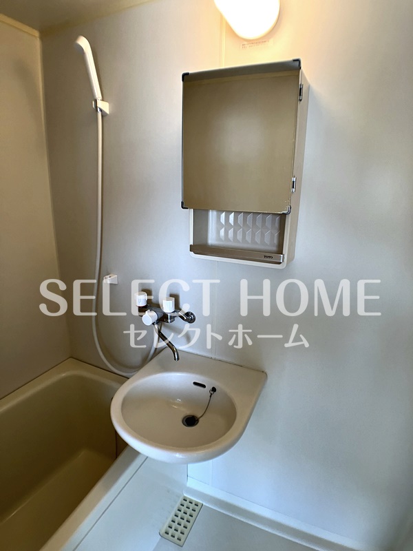洗面設備　明るい洗面所です 同型タイプ