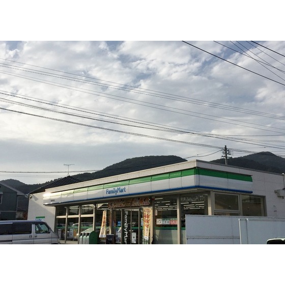 コンビニ　ファミリーマート長野伊勢宮店（コンビニ）まで266m