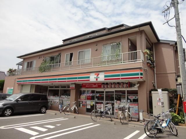 コンビニ　セブンイレブン（コンビニ）まで218m