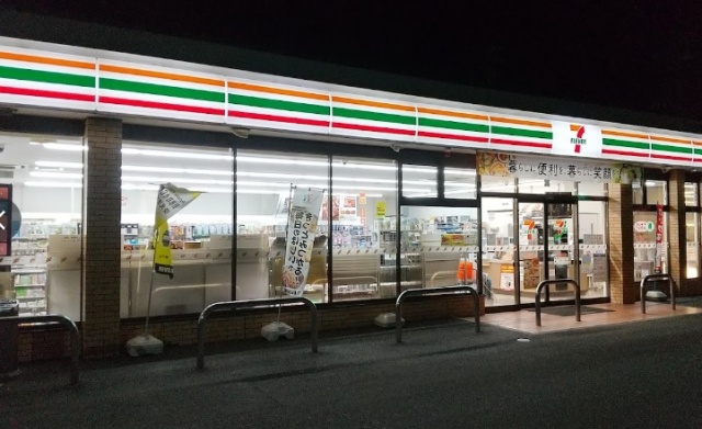 コンビニ　セブン－イレブン　焼津中港店（コンビニ）まで200m
