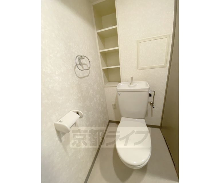 トイレ　トイレにコンセントがあります。