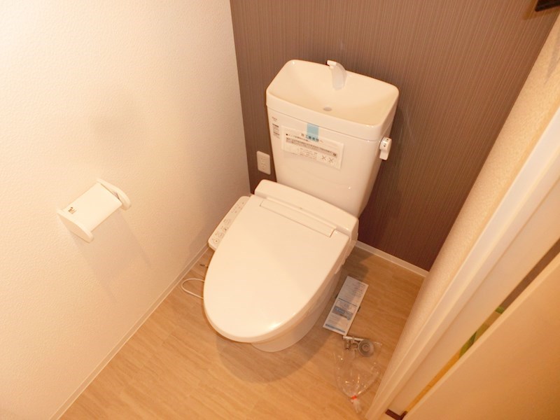トイレ　※同間取り参考写真