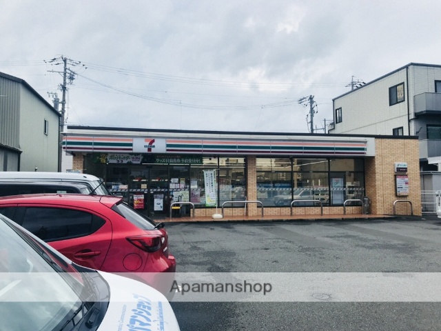 コンビニ　セブンイレブン（コンビニ）まで686m