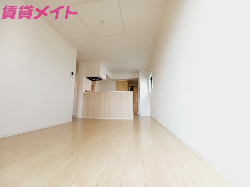 居室・リビング　反転タイプ参考写真