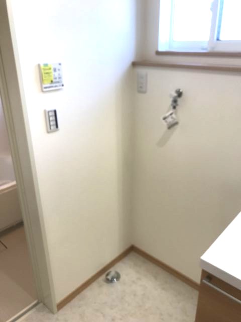 眺望　※参考写真※洗面所内にある室内洗濯機置き場です♪室内に置ける