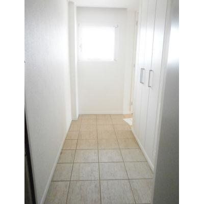 玄関　同タイプの別部屋の写真です