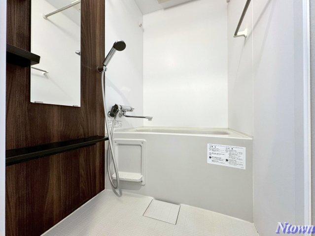 洗面設備　ゆったりとスペースのある洗面所