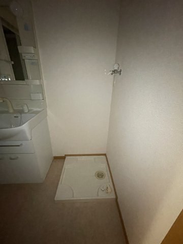洗面設備　イメージとして同建物他部屋を表示しています