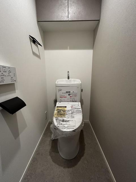 トイレ　＊写真は同タイプ住戸です。