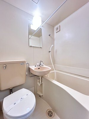 バス・シャワールーム　※他号室参考写真
