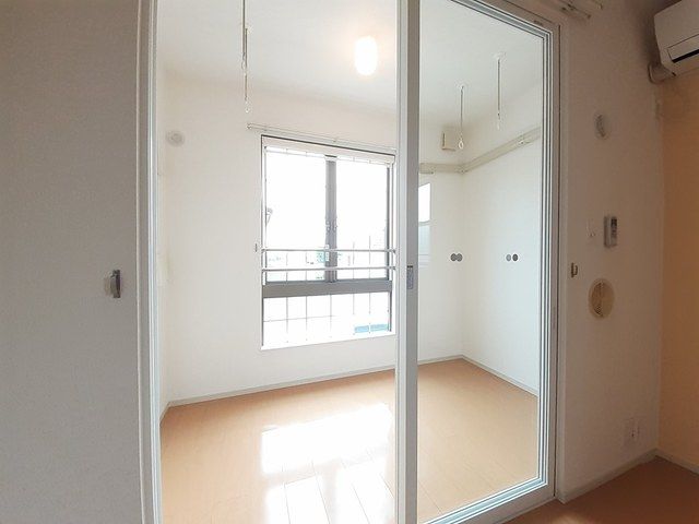 バルコニー　雨の日でも安心のサンルームです