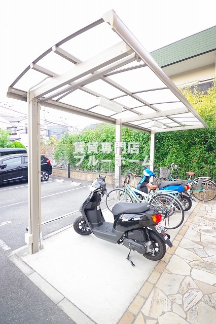 その他　敷地内にある屋根付きの駐輪場です！