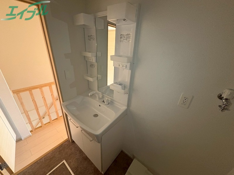 洗面設備　同型参考写真