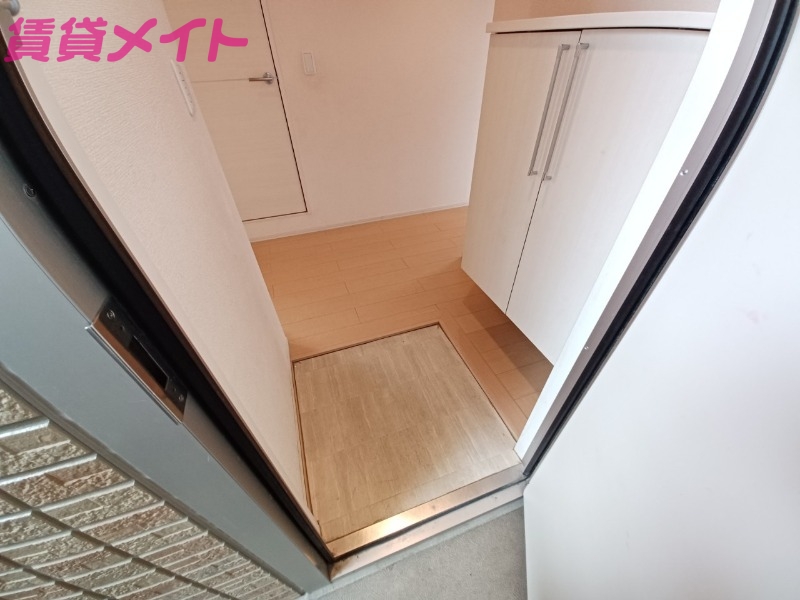 玄関　別部屋反転画像参考