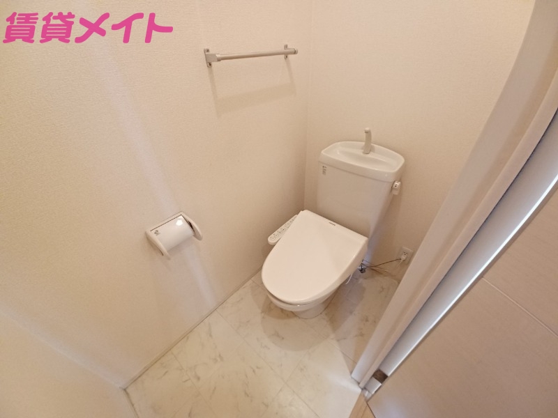 トイレ　別部屋反転画像参考