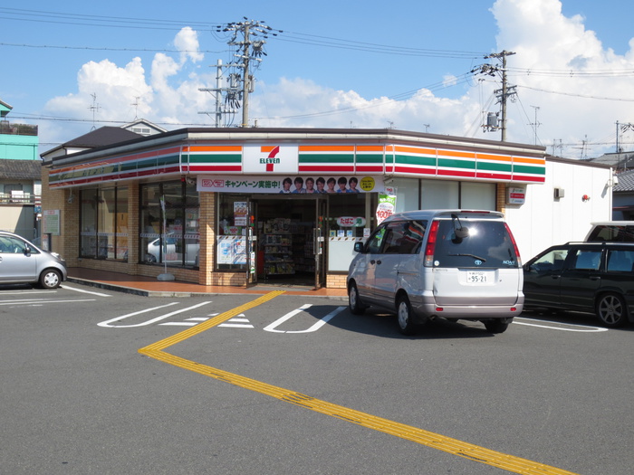 コンビニ　セブンイレブン（コンビニ）まで500m