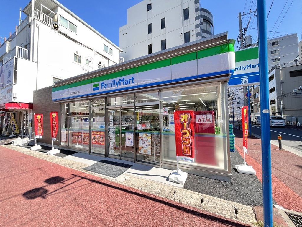 コンビニ　ファミリーマート北松戸駅東口店（コンビニ）まで50m