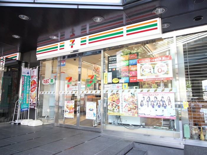 コンビニ　セブン-イレブン 南青山７丁目店（コンビニ）まで300m