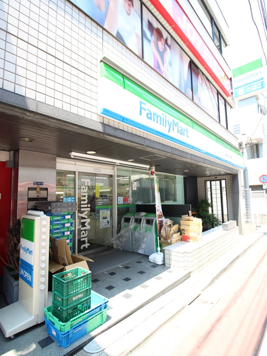 コンビニ　ファミリーマート　南青山7丁目店（コンビニ）まで130m