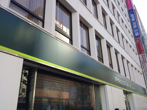 銀行　SMBC信託銀行新宿南口支店（銀行）まで687m