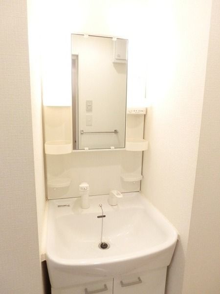 洗面設備　ゆったりとした空間のトイレです♪