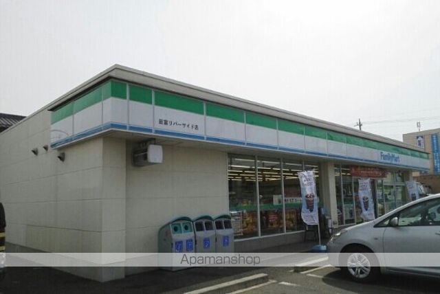 コンビニ　ファミリーマート田富リバーサイ（コンビニ）まで350m