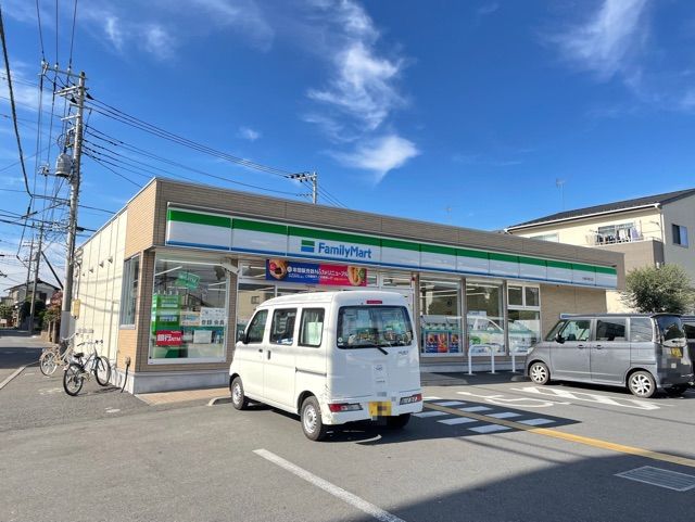 コンビニ　ファミリーマート（コンビニ）まで450m