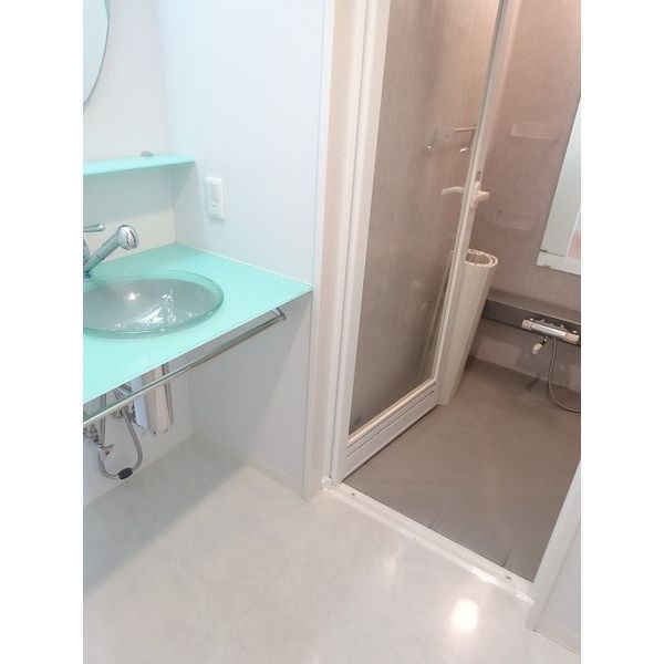 洗面設備　※写真は同じマンションの違う部屋のものになります。