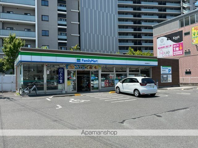コンビニ　ファミリーマート（コンビニ）まで102m