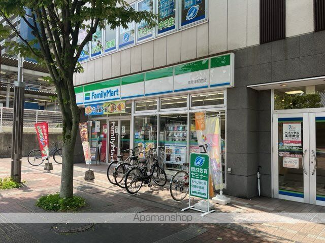 コンビニ　ファミリーマート（コンビニ）まで247m