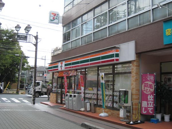 コンビニ　セブンイレブン谷塚駅前（コンビニ）まで308m