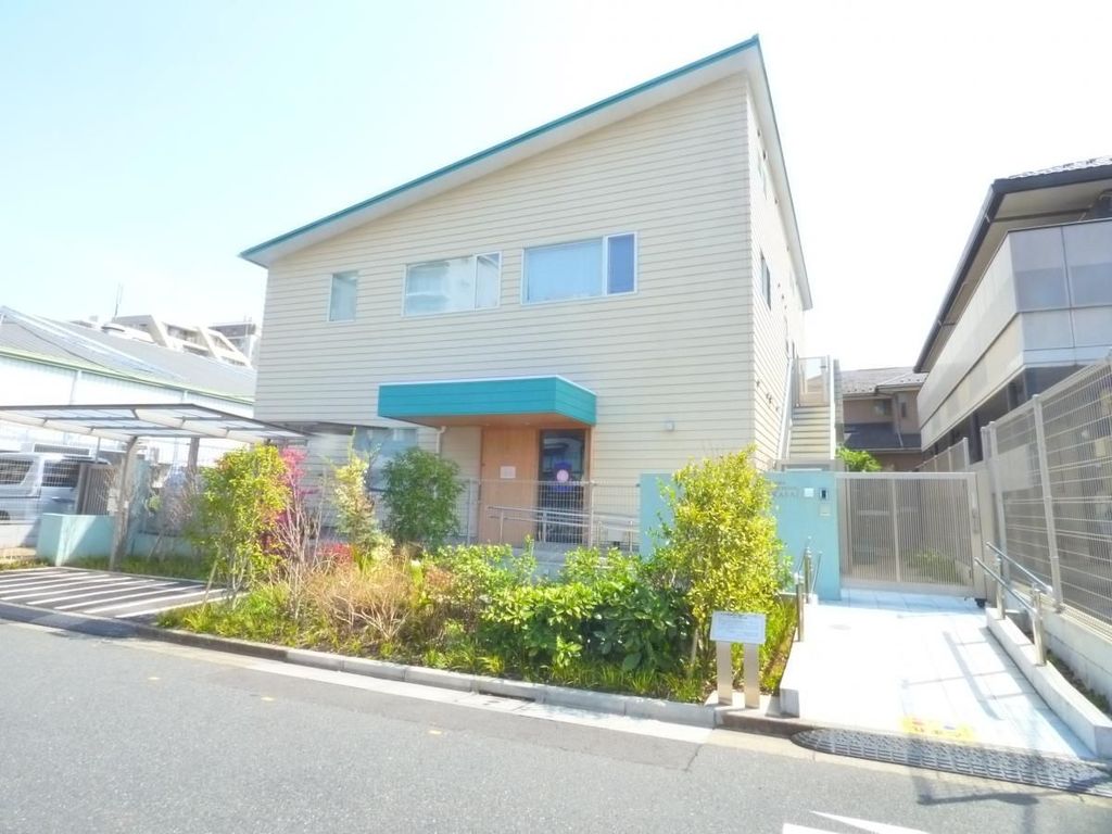 幼稚園・保育園　ポピンズナーサリースクール中葛西（幼稚園・保育園）まで300m