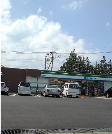 コンビニ　ファミリーマート（コンビニ）まで500m