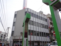 銀行　かながわ信用金庫鶴見支店（銀行）まで424m