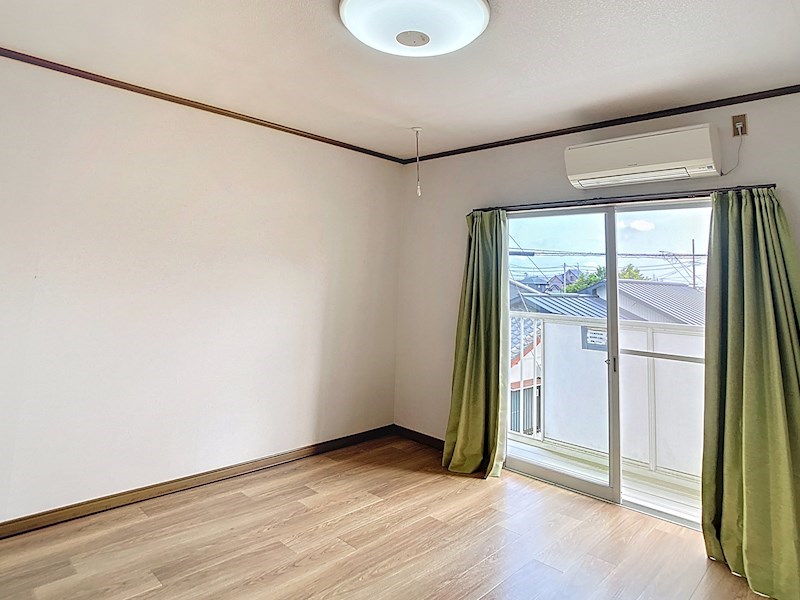 その他部屋・スペース　カーテンは日焼け防止用