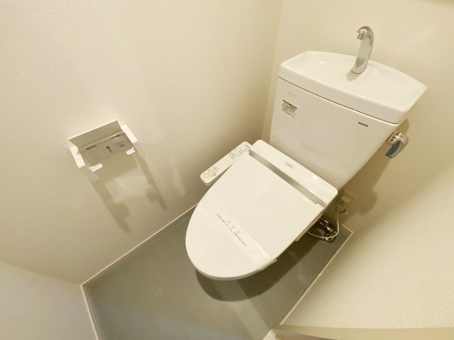トイレ　別号室の参考写真です。