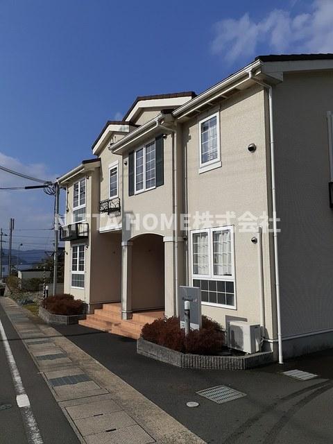 エントランス　全戸角部屋のお部屋で物音が軽減されます＊