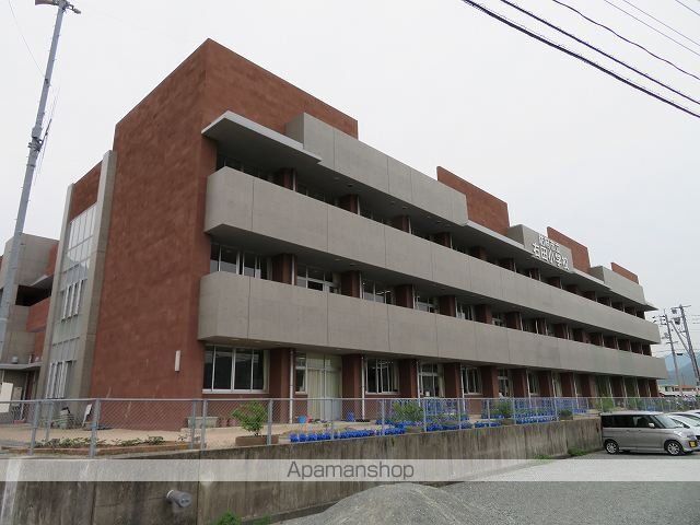 小学校　防府市立右田小学校（小学校）まで350m