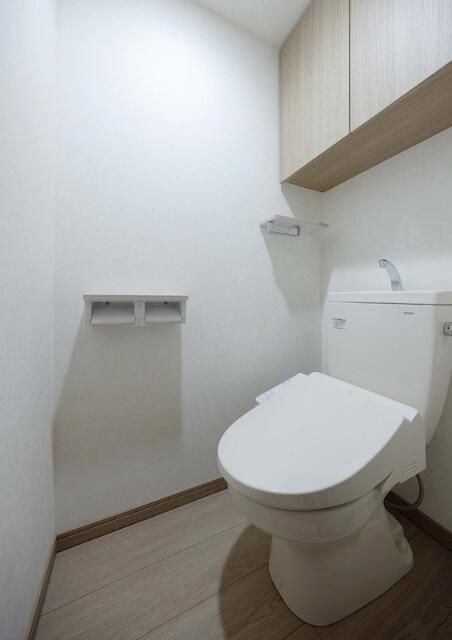 トイレ　※反転タイプのお部屋の写真を使用しています。